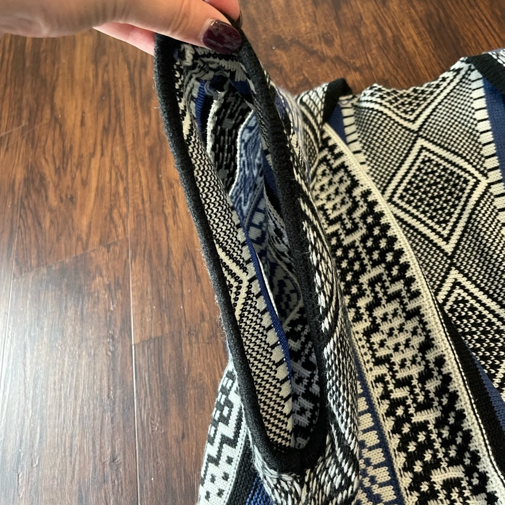Aztec Poncho - Picture 4 of 5
